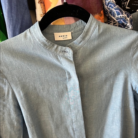 Akris Punto Women's Light Blue Button Down Shirt - Picture 1 of 6